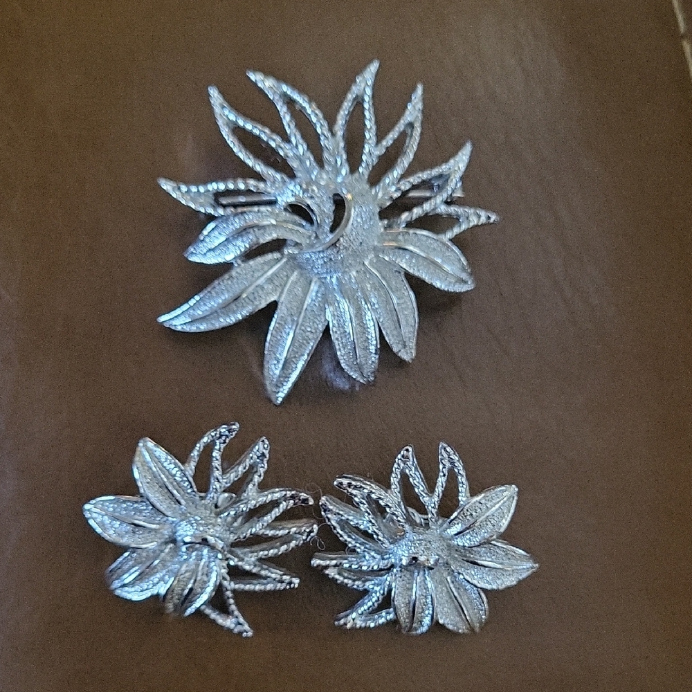 Sarah Coventry Vintage Silvertone Brooch and Clip Earring Set